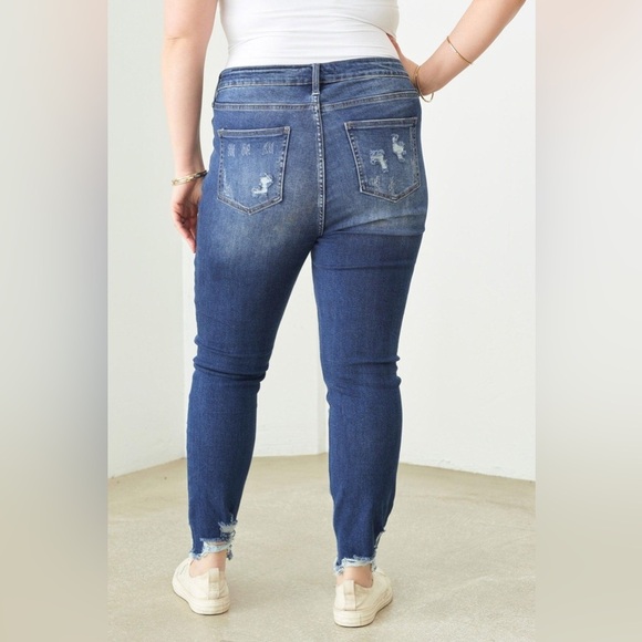 NWT-Plus Size Stretchy Destroyed Silhouette Denim Jeans - Picture 6 of 8